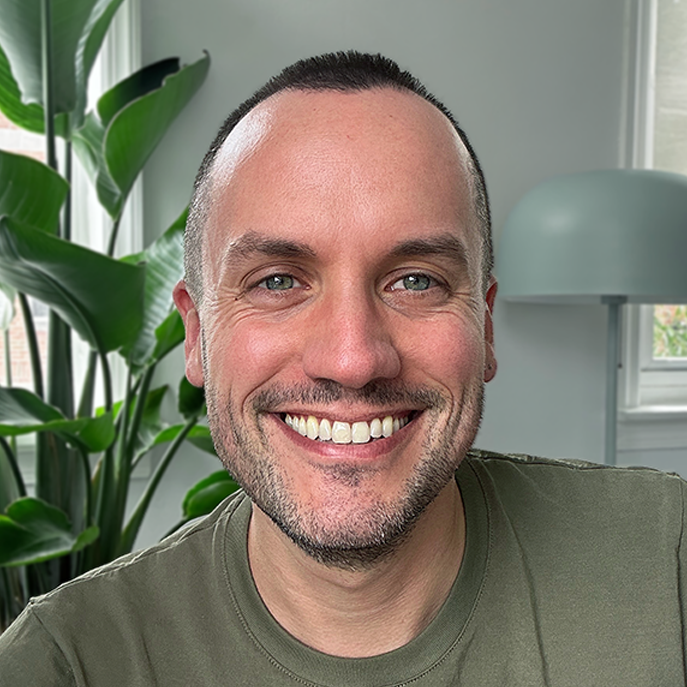 Headshot of Tom McQuaid